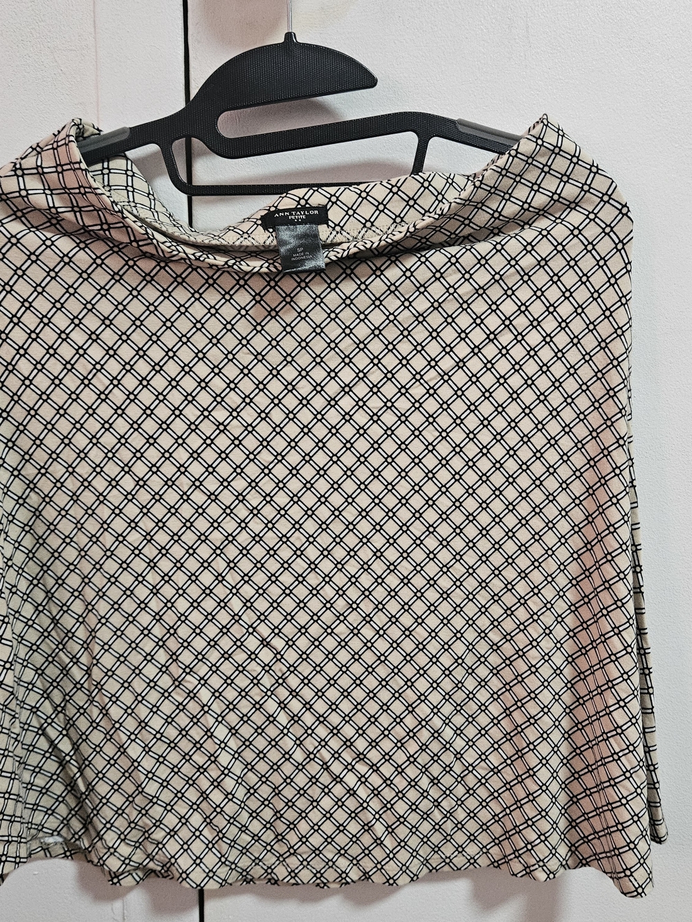 Ann Taylor Cream and Black Diamond-Grid Skirt